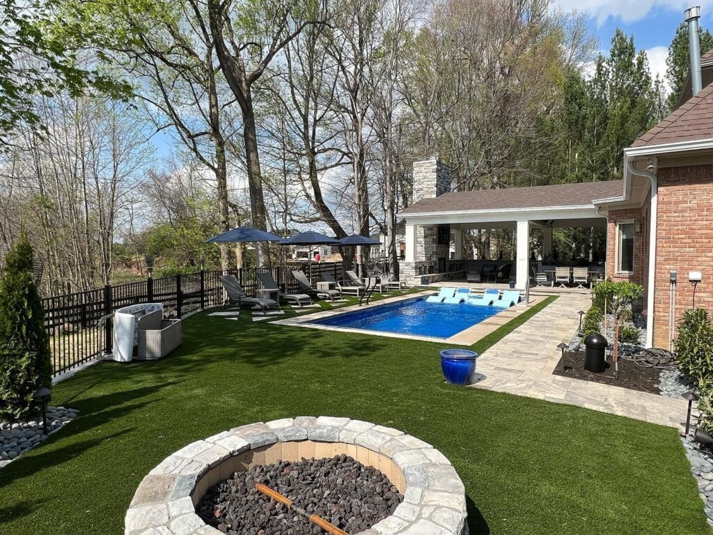 Backyard artificial grass lawn installed by SYNLawn