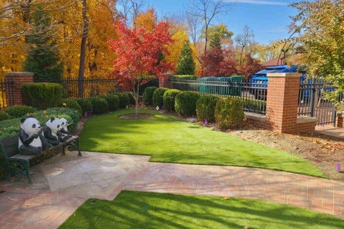 Commercial artificail grass lawn installed by SYNLawn