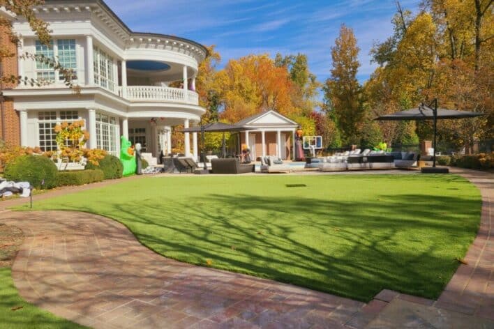 Residential artificial grass backyard lawn from SYNLawn