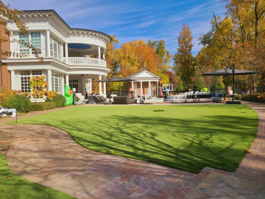 Residential artificial grass backyard lawn from SYNLawn