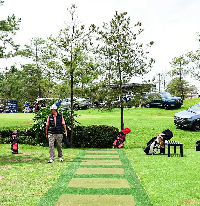 Golfers practicing on artificial grass from SYNLawn