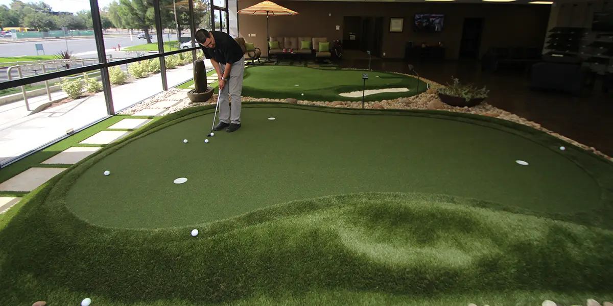 Indoor artificial grass golf green from SYNLawn