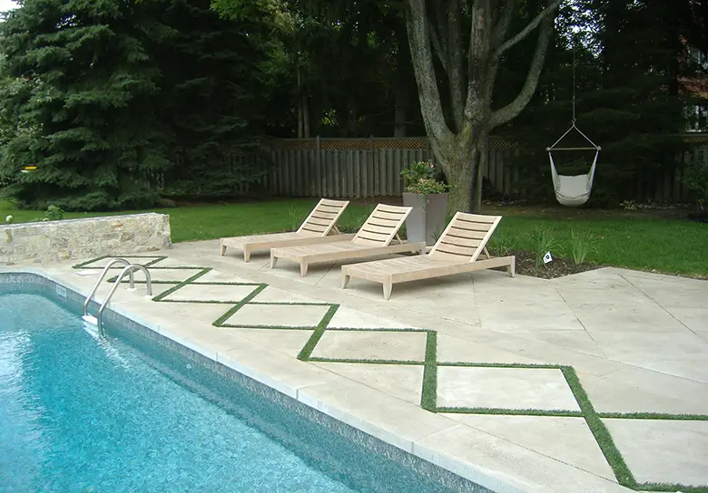 Artificial grass pool deck installed by SYNLawn